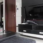 Comfortable & Gorgeous 2Br At Gateway Pasteur Apartment By Travelio